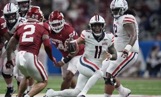 No. 14 Arizona Forces 6 Turnovers, Rallies to Beat No. 12 Oklahoma 38–24 in Alamo Bowl