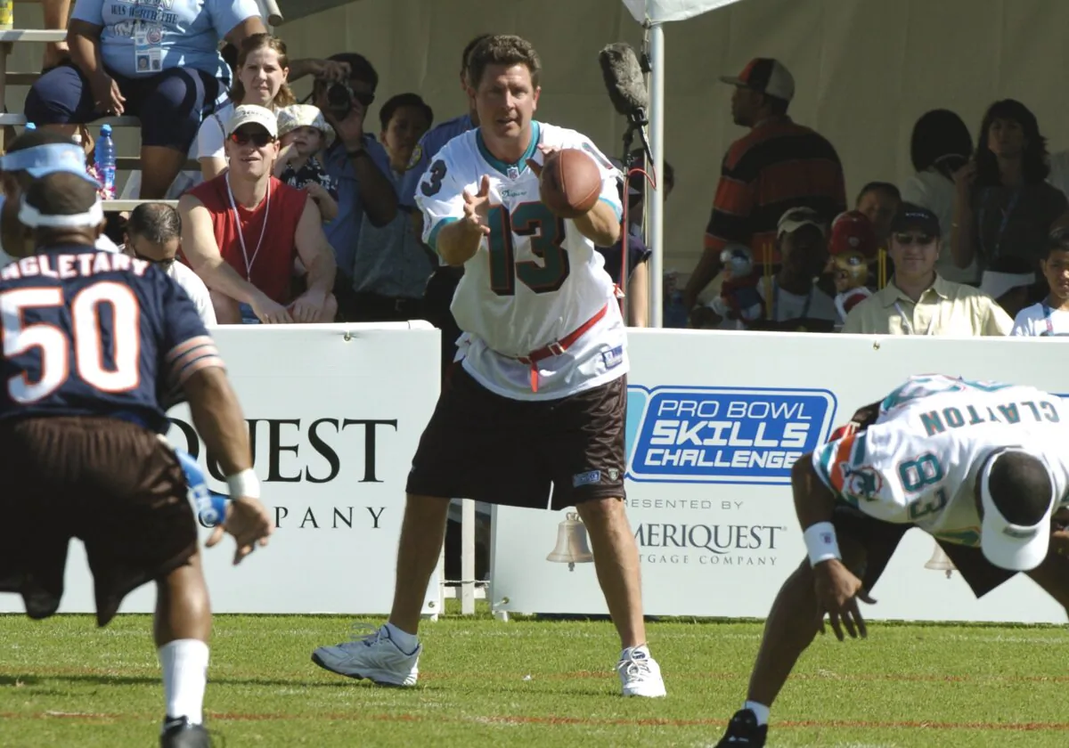 Miami Dolphins quarterback Dan Marino competes in a flag-football legends  game during 2005 Pro Bowl week in Ko Olina, Honolulu, on Feb. 11, 2005.  (Al Messerschmidt/Getty Images)