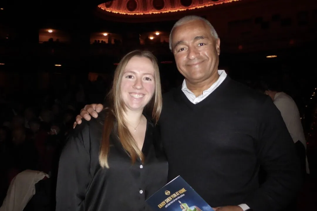 Tim Howard and his daughter Lexy Howard attended Shen Yun Performing Arts at the Wang Theatre at the Boch Center in Boston, Mass., on Dec. 30, 2023. (Frank Liang/The Epoch Times)