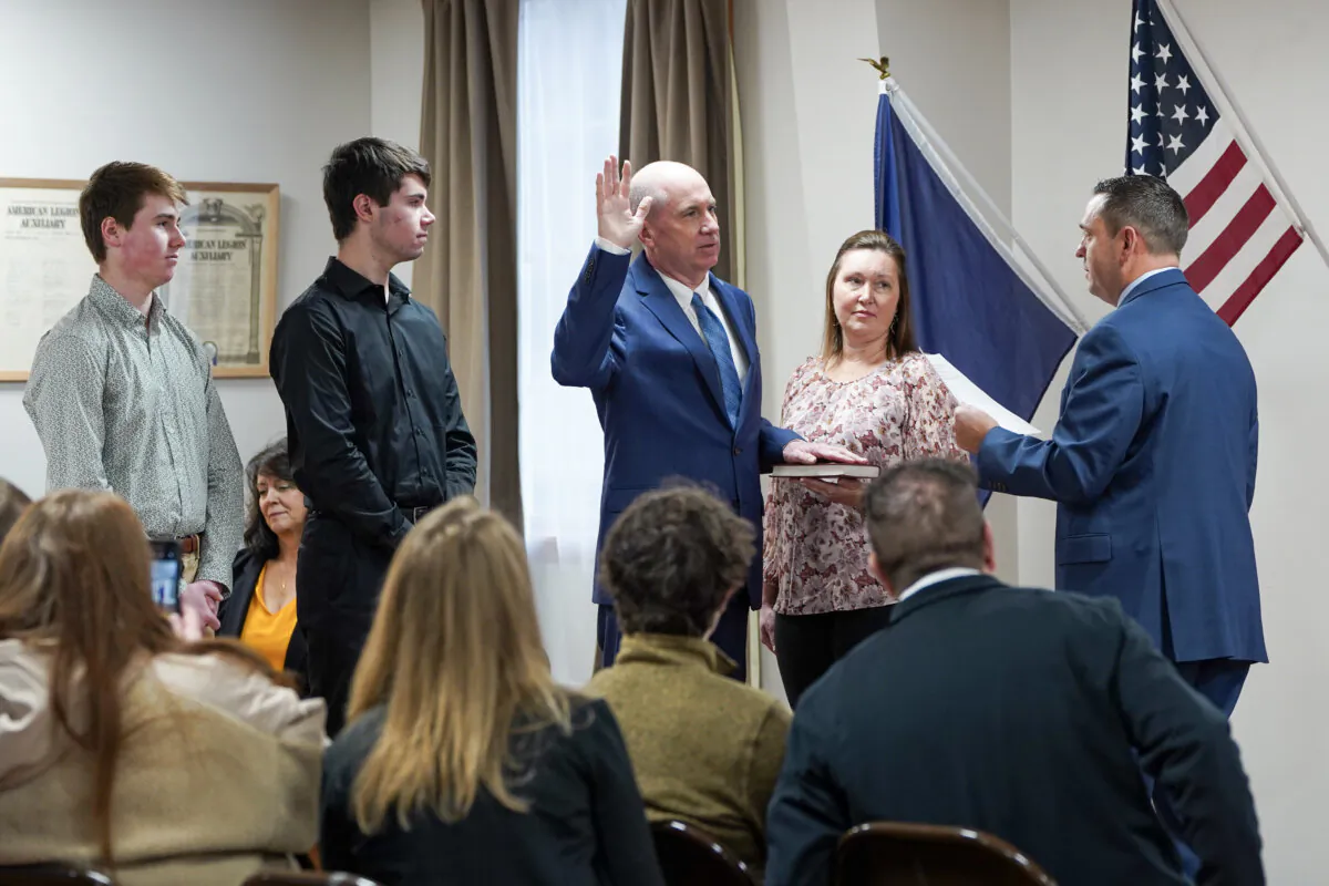 Paul Rickard (C) was sworn in as Town of Mount Hope supervisor by Orange County Executive Steve Neuhaus in Otisville, N.Y., on Dec. 31, 2023. (Cara Ding/The Epoch Times)