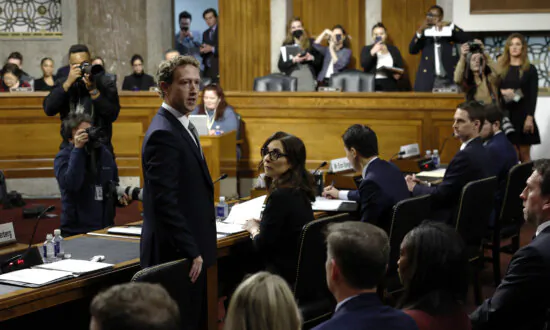 Meta CEO Zuckerberg Apologizes to Parents at Senate Hearing
