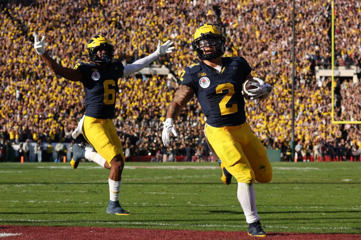 Blake Corum (2) of the Michigan Wolverines scores a touchdown in the first quarter against the Alabama Crimson Tide during the CFP Semifinal Rose Bowl Game in Pasadena, Calif., on Jan. 1, 2024. (Harry How/Getty Images)