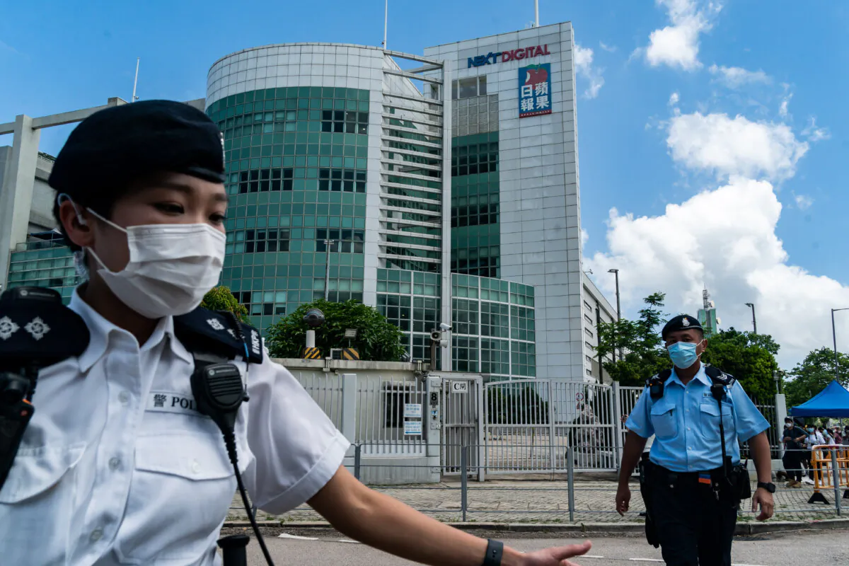 Police are seen outside the headquarters of the Apple Daily newspaper and its publisher Next Digital Ltd. in Hong Kong on June 17, 2021. Hong Kong's national security police raided the office of Apple Daily, the city's pro-democracy newspaper run by media magnate Jimmy Lai, in an operation involving more than 200 officers. (Anthony Kwan/Getty Images)