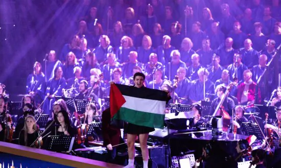 Pro-Palestine Protesters Demand Ceasefire Amid New Year Celebrations