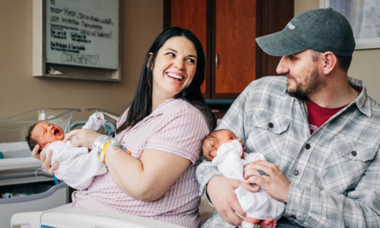 One-in-a-Million: Alabama Mom Delivers Rare Twins From Double Uterus Over 2 Days