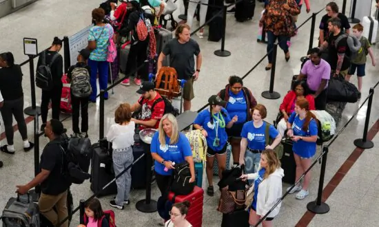 US Flight Cancellations Fall to Lowest Rate in at Least Decade