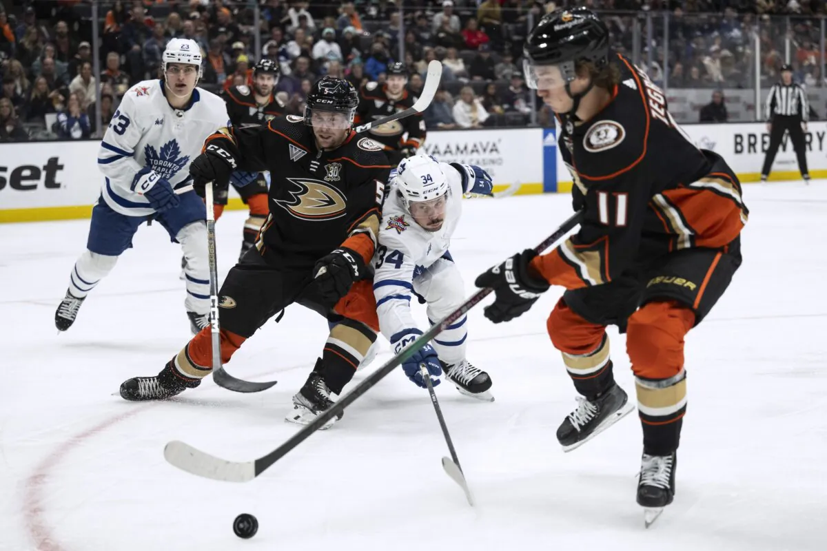 Toronto Maple Leafs center Auston Matthews (34) vies for the puck against Anaheim Ducks defenseman Urho Vaakanainen (5) and center Trevor Zegras (11) during the second period of an NHL hockey game in Anaheim, Calif., on Jan. 3, 2024. (Kyusung Gong/AP Photo)