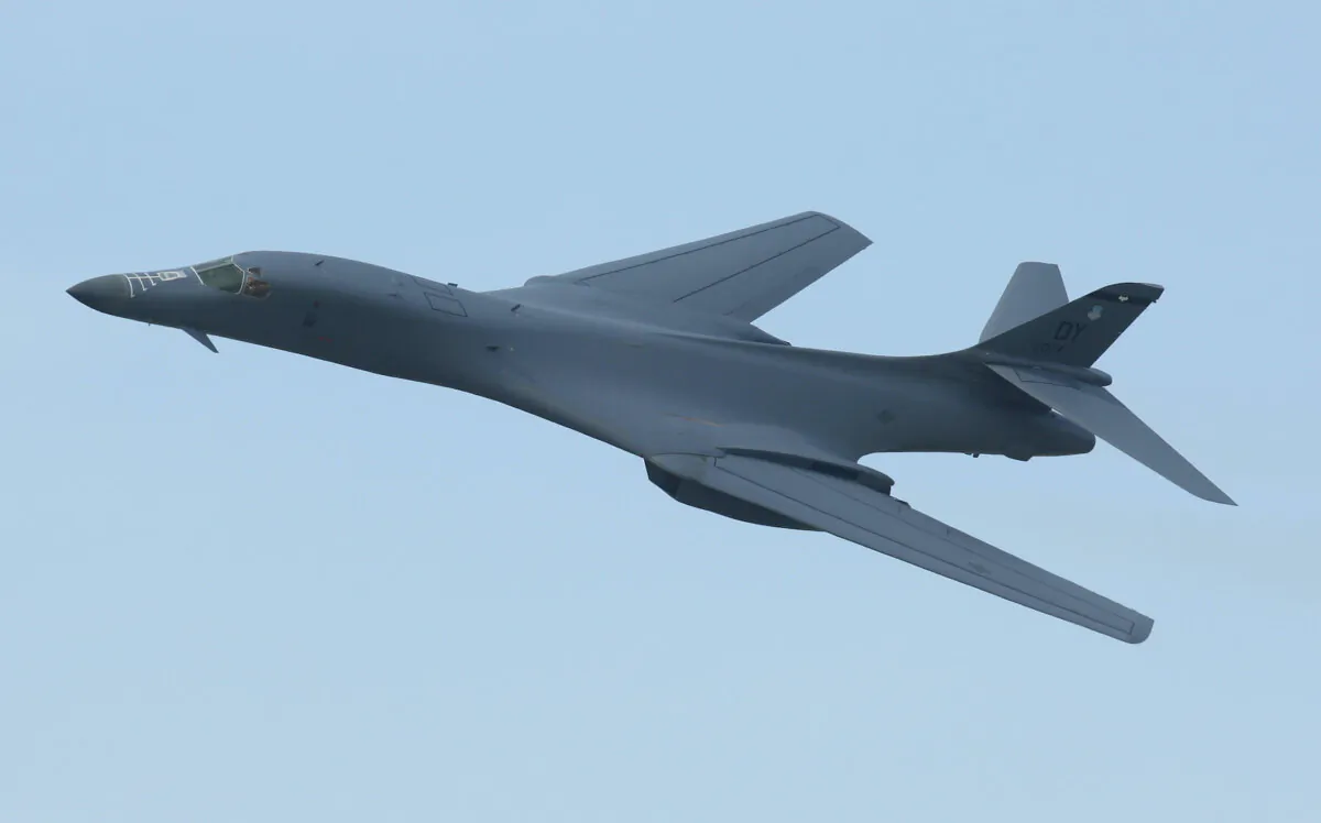 A U.S. Air Force Rockwell B-1B Lancer long-distance bomber flies during a demonstration at the ILA Berlin Air Show in Berlin, Germany on May 28, 2008. (Sean Gallup/Getty Images)