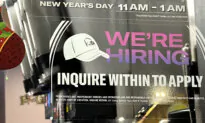 US Applications for Unemployment Benefits Fall Again as Job Market Continues to Show Strength