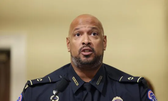 US Capitol Police Officer on Duty on Jan. 6 Announces Run for Congress