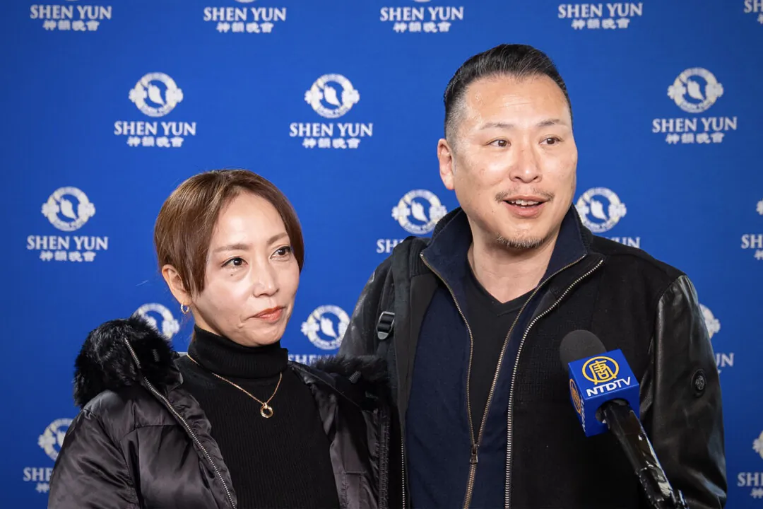 Akira Sakagami andd Fumiko Sakagami at the Shen Yun Performing Arts performance at ROHM Theatre Kyoto on Jan. 4, 2024. (Fujino Wei/The Epoch Times)
