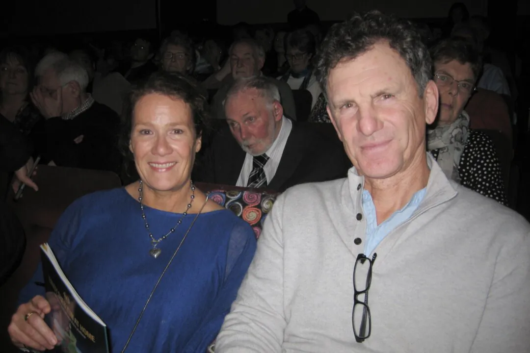 John Steele OBE and Sophie Steele at the Shen Yun Performing Arts performance at New Theatre on Jan. 5, 2024. (Chloe Hsiao /The Epoch Times)