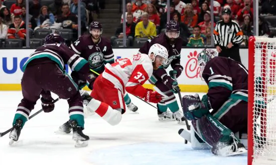 Red Wings Top Ducks 3–2, Complete West Coast Road Sweep