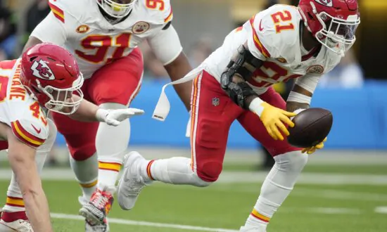 Mike Edwards’ Scoop-and-Score, Harrison Butker’s Field Goals Propel Chiefs Past Chargers 13–12