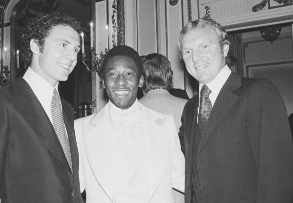 id5560647-Beckenbauer-pele.jpg