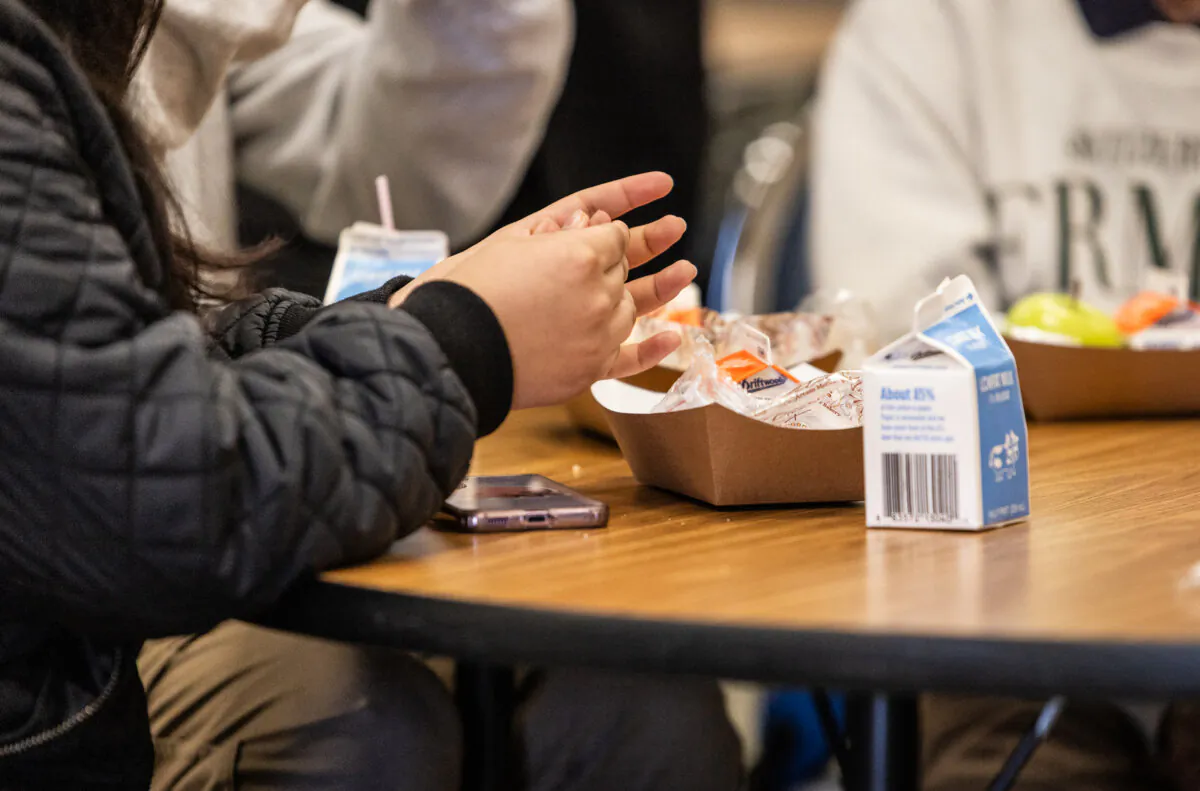 Students prepare to eat their lunches at a school in the Los Angeles Unified School District in Los Angeles, Calif., on Jan. 8, 2024. (John Fredricks/The Epoch Times)