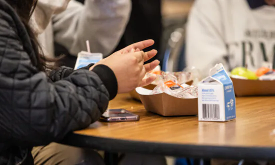 Labor Pitches $1.4 Billion ‘Free Lunch’ Plan for Schools, MP Questions Practicality