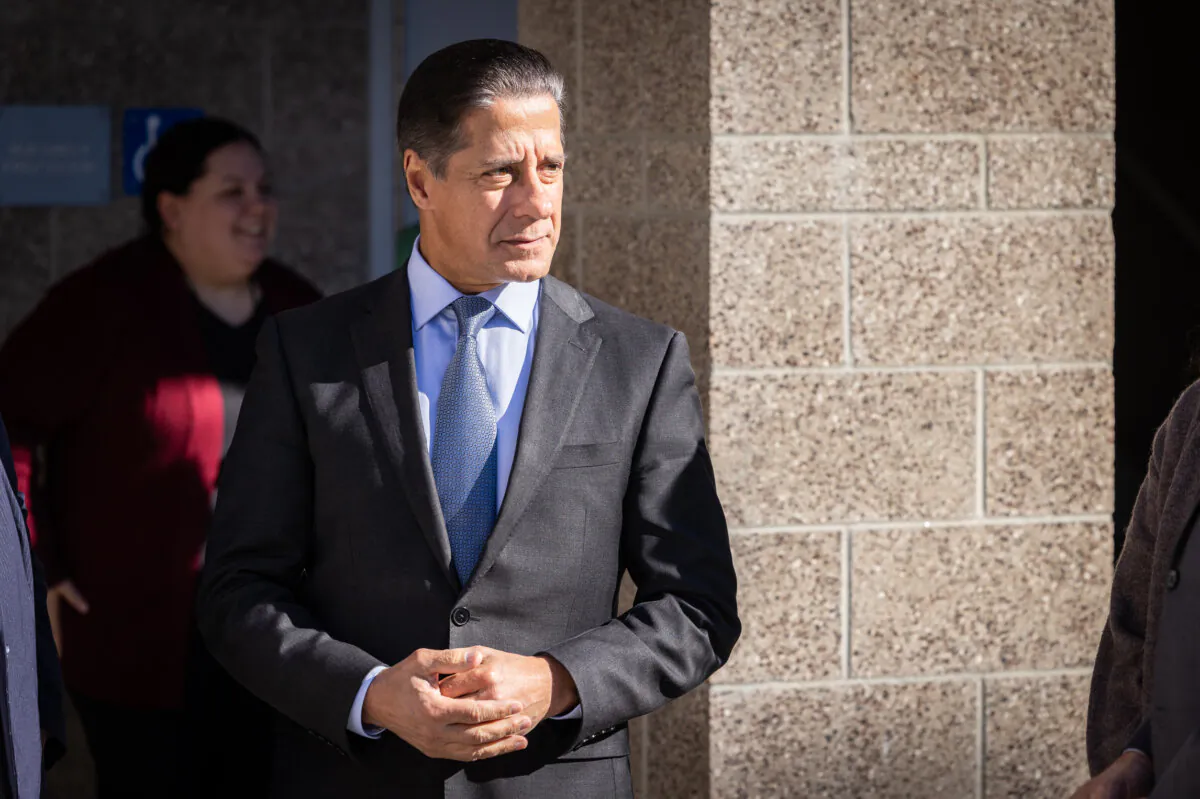 Superintendent of Los Angeles Unified School District Alberto M. Carvalho visits a campus in Los Angeles on Jan. 8, 2024. (John Fredricks/The Epoch Times)