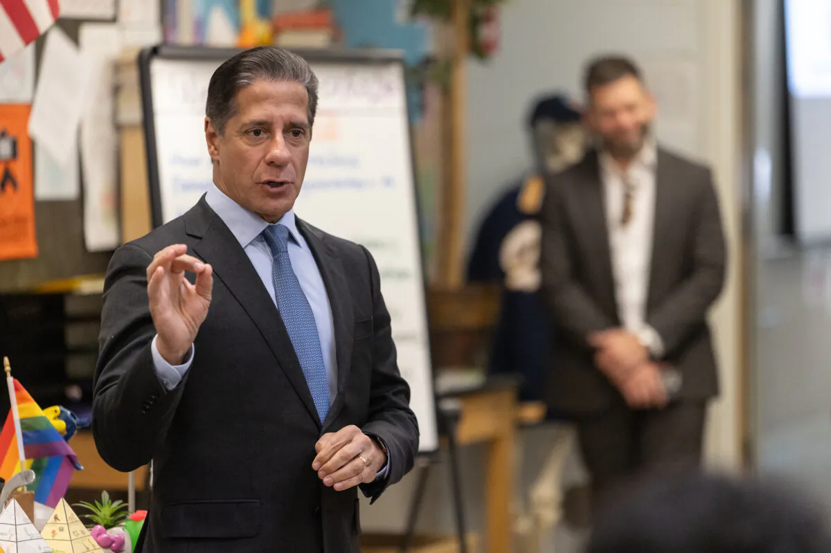 Superintendent of Los Angeles Unified School District Alberto M. Carvalho visits a campus in Los Angeles, Calif., on Jan. 8, 2024. (John Fredricks/The Epoch Times)