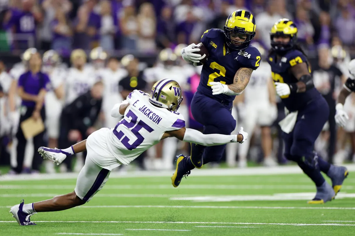 Blake Corum (2) of the Michigan Wolverines runs the ball against Elijah Jackson (25) of the Washington Huskies in the first half during the 2024 CFP National Championship game in Houston on Jan. 8, 2024. (Gregory Shamus/Getty Images)