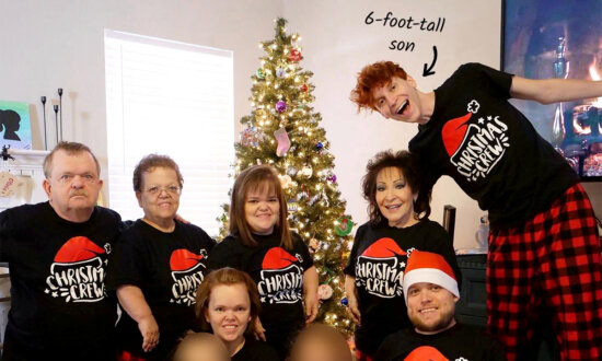 Everyone in This 6-Foot-Tall Man's Family Has Dwarfism, and People Just Don't Believe Him