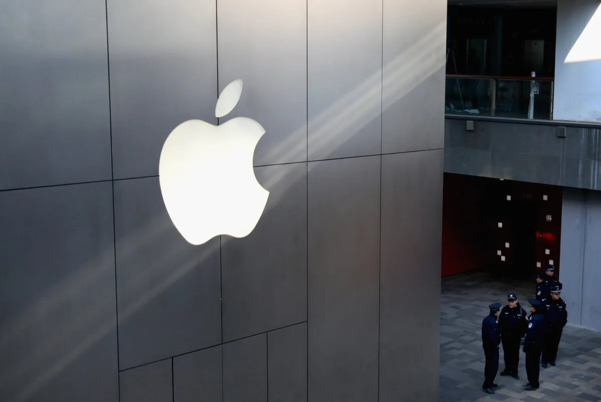 Police officers seal off the area near Apple's flagship store in Beijing on Jan. 13, 2012. (Feng Li/Getty Images)