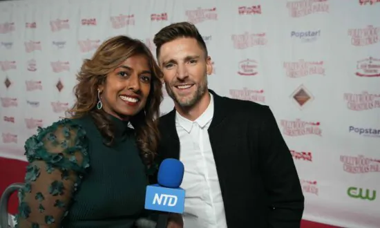 Hollywood Christmas Parade Spectacle: NTD’s Ruby Lovell Brings Festive Joy to Your Screens