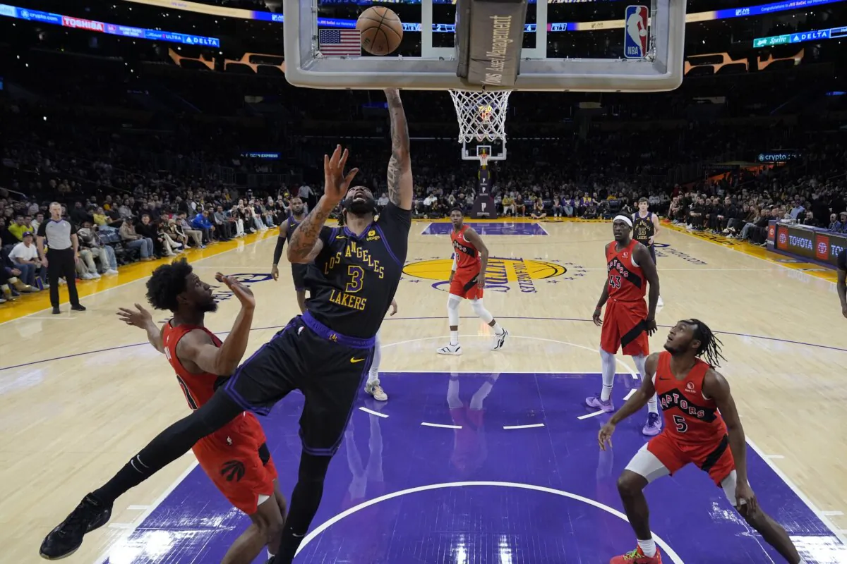 Los Angeles Lakers forward Anthony Davis (3) shoots during the first half of an NBA basketball game against the Toronto Raptors in Los Angeles on Jan. 9, 2024. (Ashley Landis/AP Photo)