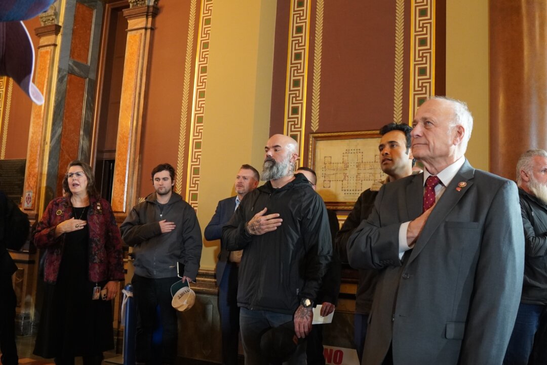 Ramaswamy Protests Farmland Seizures for CO2 Pipelines at Iowa Capitol