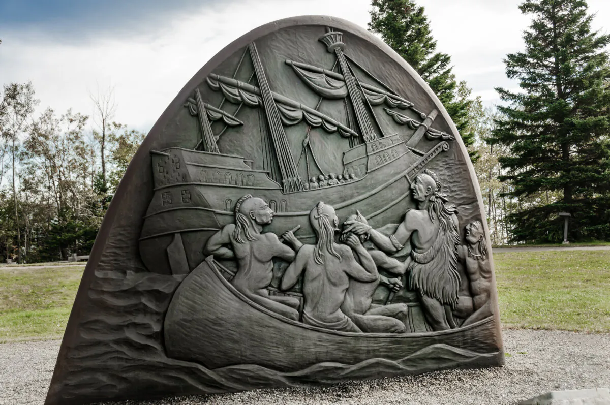 A cast iron sculpture in Gaspé, Quebec, symbolizing scenes of the historic encounter between French explorer Jacques Cartier and the Iroquois in July 1534. (Pierrette Guertin/Shutterstock)