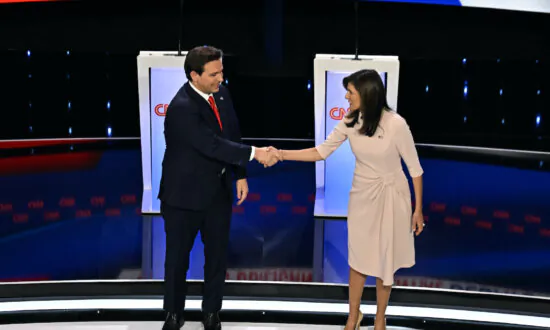 Haley, DeSantis Trade Insults at Heated Debate Ahead of Iowa Caucuses