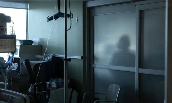 Ontario Hospitals Warn of Patient Surges, Long Wait Times