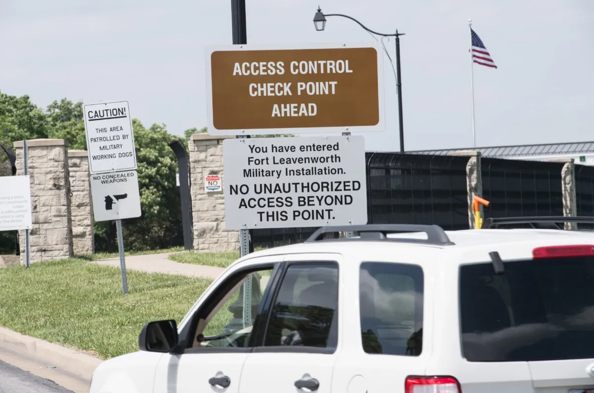 A car drives past a sign at the entrance to U.S. Army facility Fort Leavenworth in Leavenworth, Kan., on May 16, 2017. (Nicholas Kamm/AFP via Getty Images)