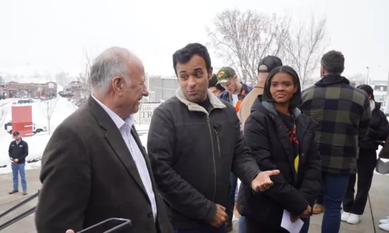 Vivek Talks Trump Amicus Brief in Appearance with Steve King, Candace Owens in Iowa