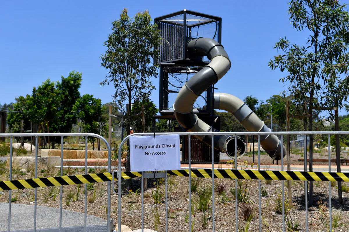 Signs and barricades are placed around Rozelle Parklands for it’s clossure after asbestos was found, in Sydney, Jan. 10, 2024. A newly opened parkland in Sydney near a controversial motorway project has been closed after the discovery of asbestos in mulch surrounding a playground. (AAP Image/Bianca De Marchi) 