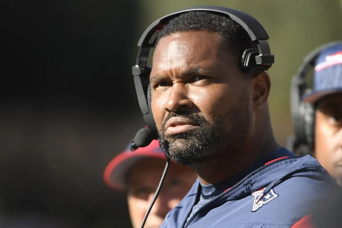 New England Patriots linebackers coach Jerod Mayo during the second half against the New Orleans Saints at Gillette Stadium at Foxborough, Mass., on Oct. 8, 2023. (Bob DeChiara/USA TODAY Sports via Field Level Media)