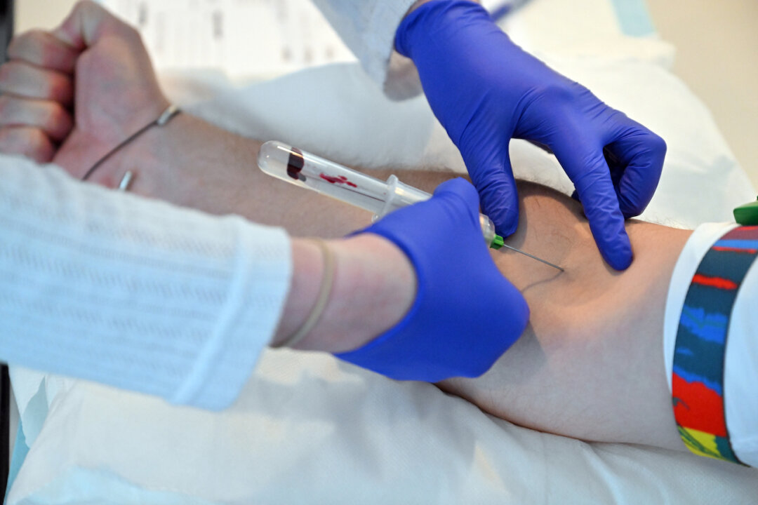 Cancer Check-Ups Urged Despite Cost of Living Pressure | The Epoch Times