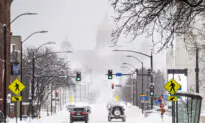 GOP Candidates Battle Freezing Weather in Final Push to Iowa Caucuses