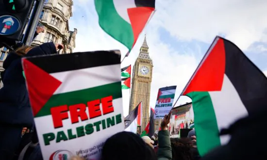 Braverman Criticises ‘Cheerleaders of Terrorism’ and Says Ministers Should Be Able to Ban Protests