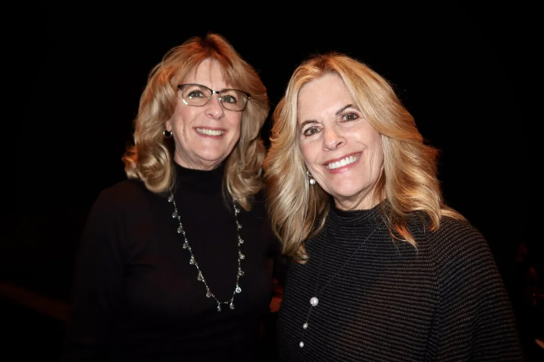 Sisters Joanna Rhodes and Julie Wright (R) enjoyed the Shen Yun matinee on Jan. 13, 2024, at the Zellerbach Hall in Berkeley, California. (Nan Su/The Epoch Times)