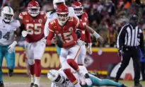 Patrick Mahomes Leads Chiefs to 26–7 Playoff Win Over Miami in Near-Record Low Temps