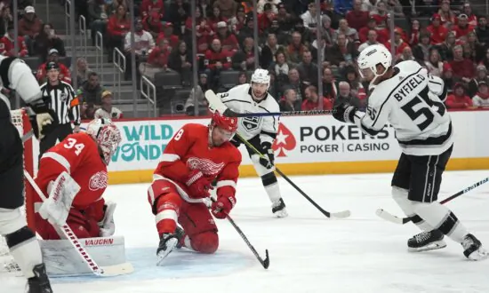 4-goal Second Period Lifts Wings Over Kings