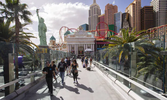 Stopping, Standing on Las Vegas Strip Pedestrian Bridges Banned