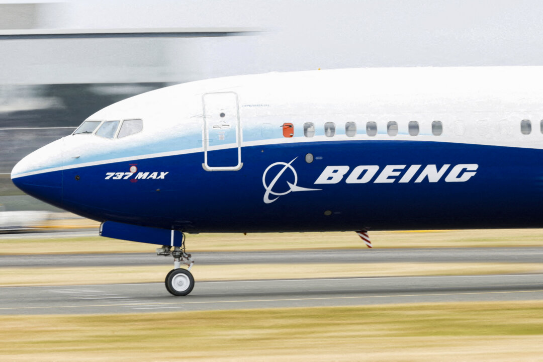 Boeing Burns More Cash Than Expected as It Limits 737 Production