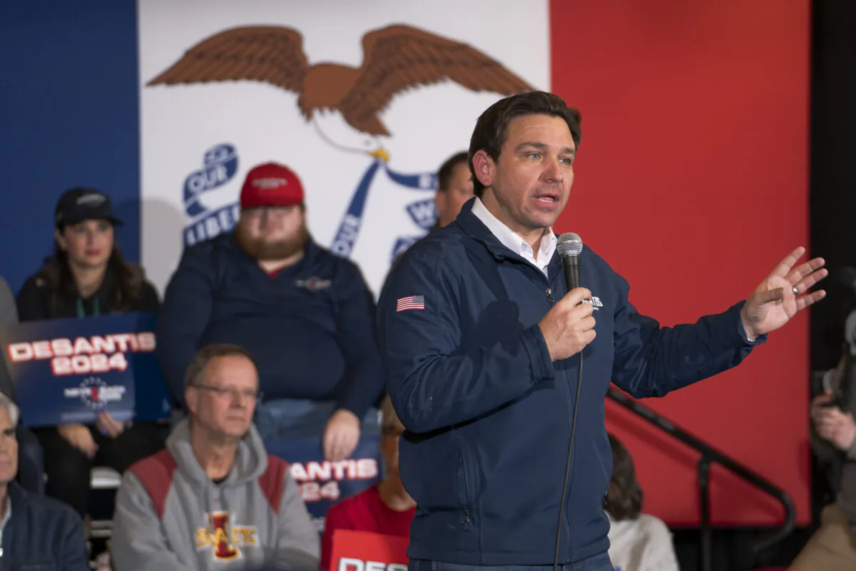 Republican presidential candidate Florida Gov. Ron DeSantis campaigns in Ankeny, Iowa, on Jan. 14, 2024. (Madalina Vasiliu/The Epoch Times)
