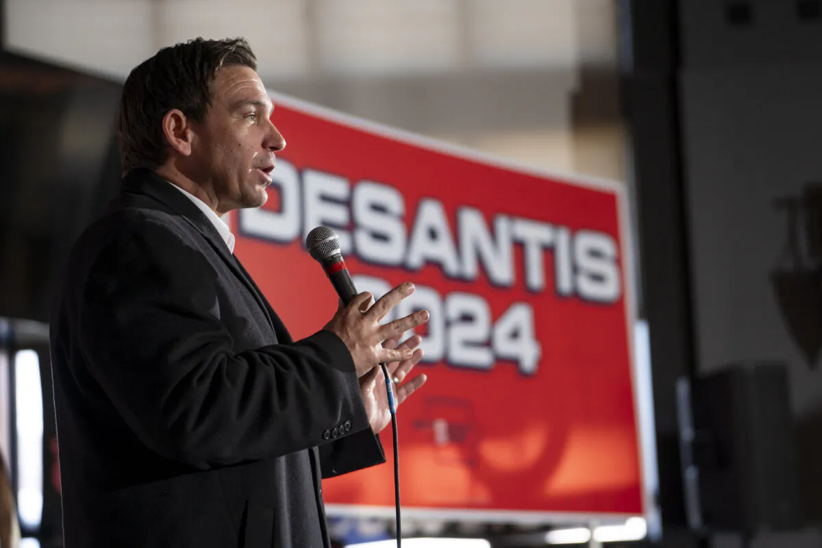 Republican presidential candidate Fla. Gov. Ron DeSantis campaigns on Iowa caucus eve in Cedar Rapids, Iowa, on Jan. 14, 2024. (Madalina Vasiliu/The Epoch Times)