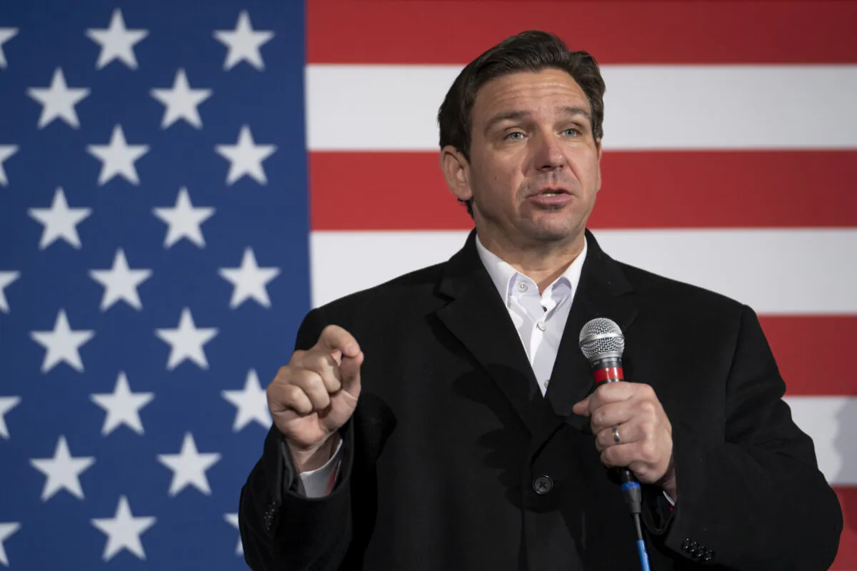 Republican presidential candidate Florida Gov. Ron DeSantis campaigns on the eve of the Iowa caucuses in Cedar Rapids, Iowa, on Jan. 14, 2024. (Madalina Vasiliu/The Epoch Times)