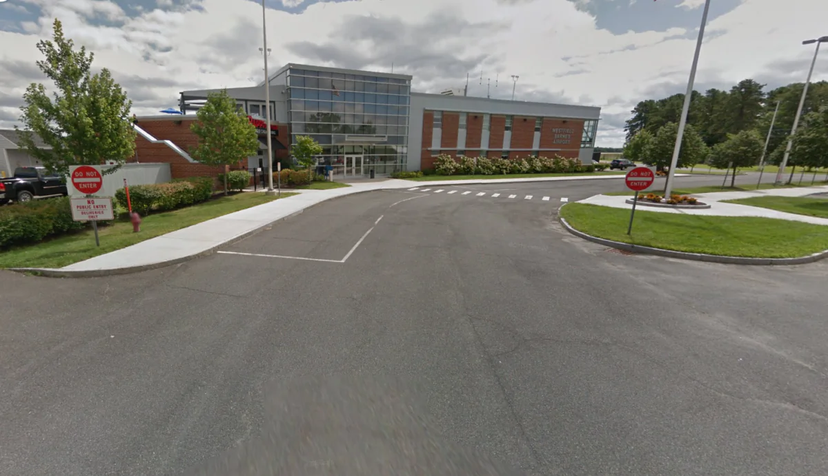 Westfield Barnes Airport where Fly Lugu Flight School is located in Westfield, Mass., in August 2015. (Google Maps/Screenshot via The Epoch Times)