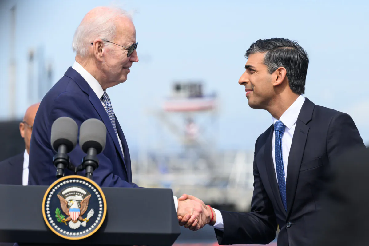 U.S. President Joe Biden (L) shakes hands with British Prime Minister Rishi Sunak during a press conference after a trilateral meeting during the AUKUS summit in San Diego, Calif., on March 13, 2023. (Leon Neal/Getty Images)