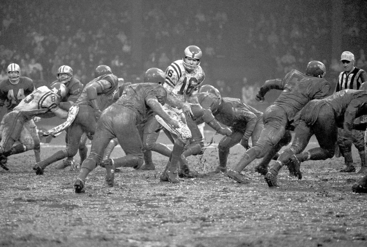 Philadelphia Eagles quarterback Norm Snead (16) plays against the Detroit Lions in Detroit on Nov. 28, 1968. (Alvan Quinn/AP Photo)